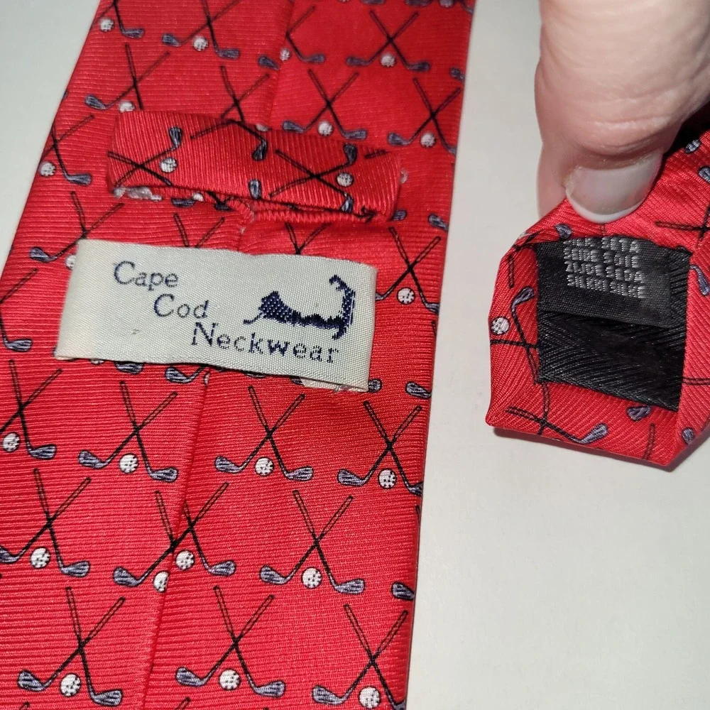 Cape Cod Neckwear Mens Red Silk Golf Clubs Balls Novelty‎ Print Classic Tie 59in